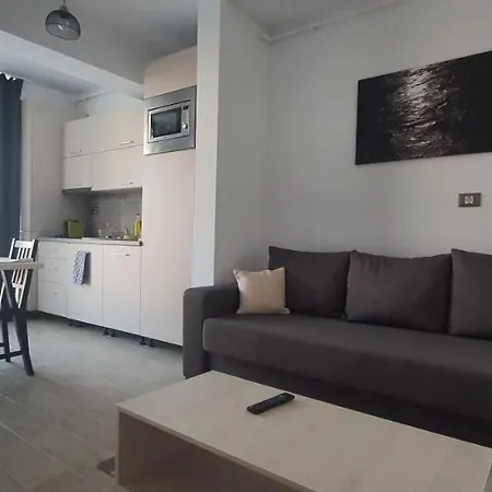 Zian's Mamaia Nord Apartman *
